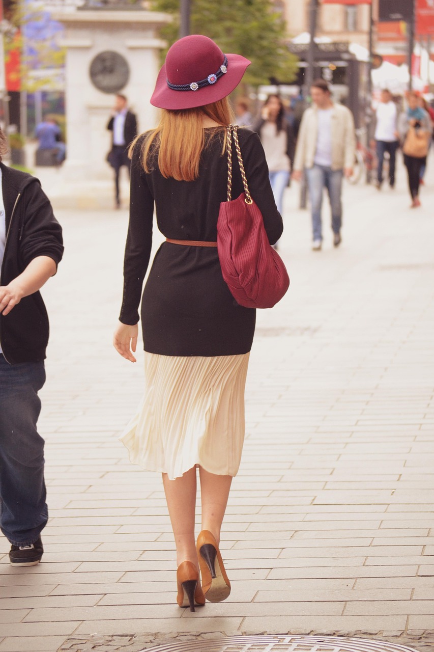 Lady Walking on the Street 2004773 1280